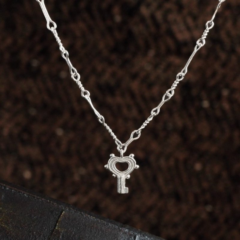 【開啟心門】925純銀 復古愛心鑰匙項鍊 鎖骨鍊 情人節 生日禮物 - 锁骨链 - 纯银 银色