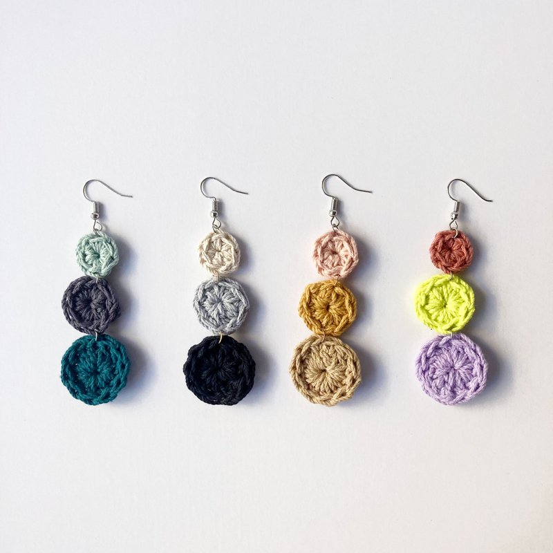 简约垂坠圆型 编织耳环 Crochet Statement Earring 单只/一对 - 耳环/耳夹 - 棉．麻 多色