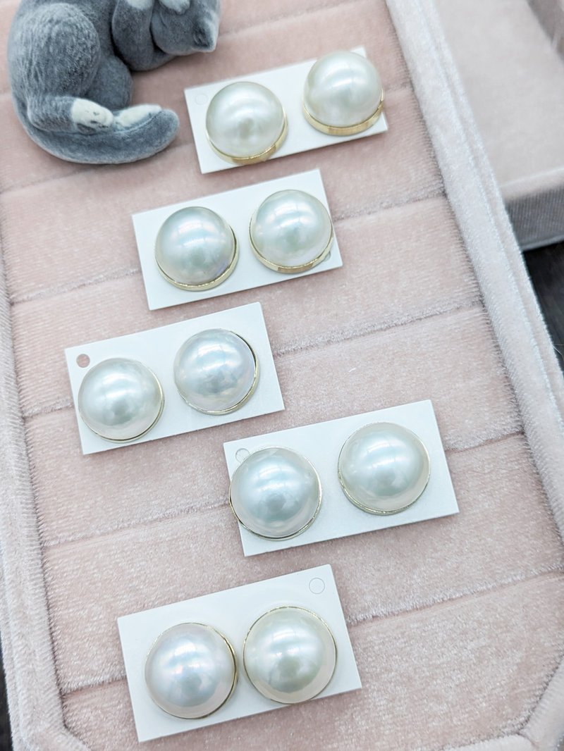 已停产 复古风Diana王妃气质(现货)18K日本Mabe Pearl马贝珠耳环 - 耳环/耳夹 - 宝石 白色