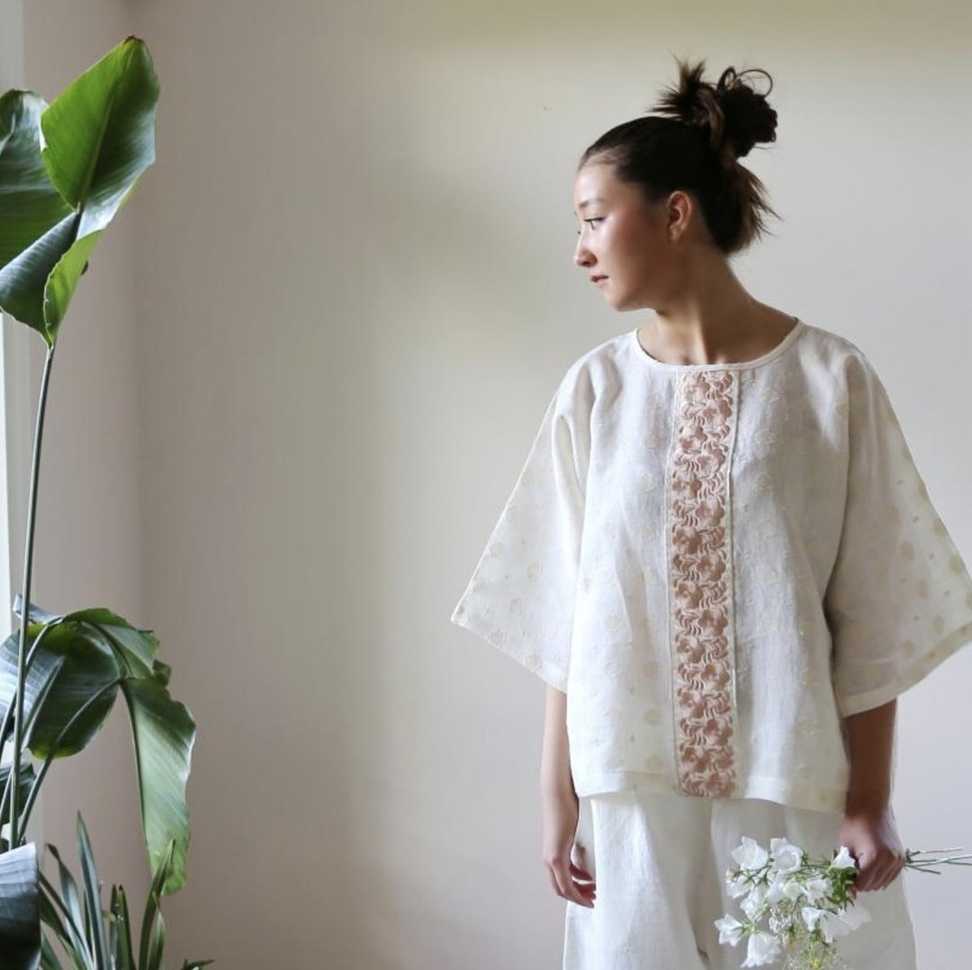 白芍药 苎麻混纺 中式刺繡 宽鬆阔袖套头衬衣 北歐復古風情 - 女装上衣 - 棉．麻 白色