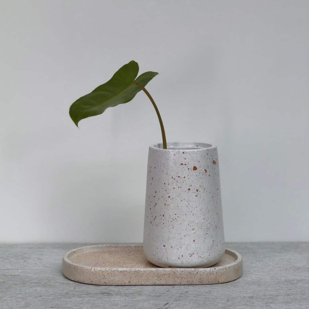 Vase Classic Size M + Oval Tray - 摆饰 - 其他材质 多色