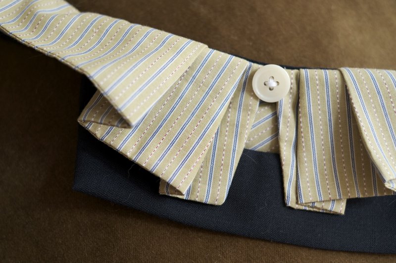 宠物礼服订制/百折领内衬配洋装 Pleated collar with Skater Dre - 衣/帽 - 棉．麻 卡其色