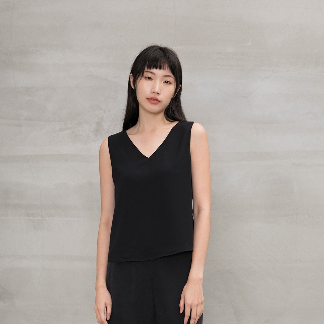 余韵漫漫V领背心 Tender Soul V-neck Blouse - 女装上衣 - 聚酯纤维 多色