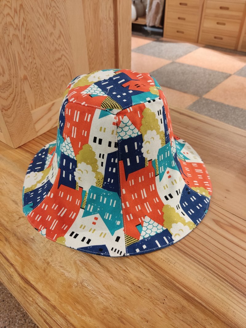 手工双面渔夫帽/宽帽檐/大帽檐/遮阳帽/彩色/彩色房子 - 帽子 - 棉．麻 多色