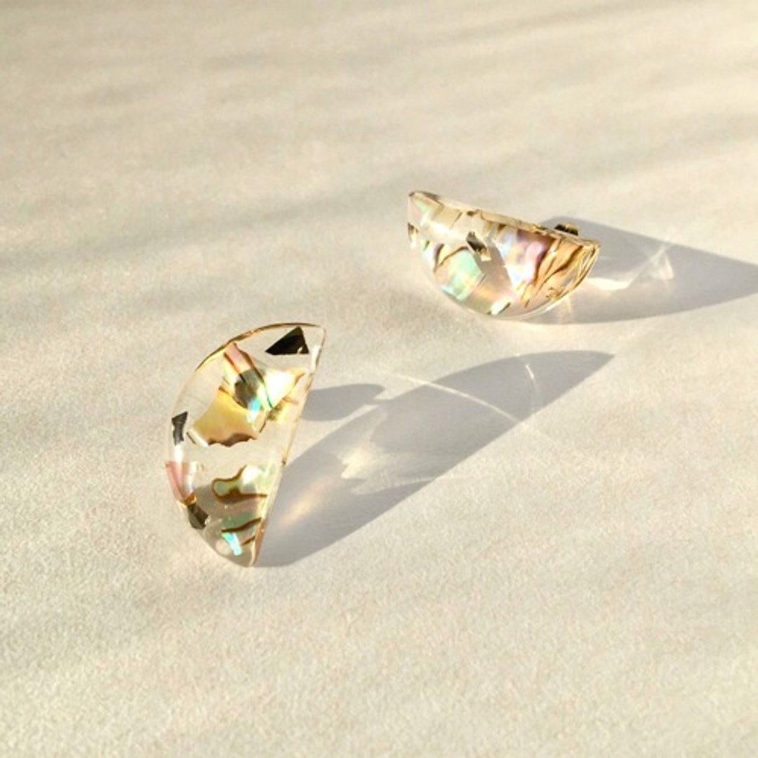 Half Moon Shell (Martini) Earrings / Clip-On - 耳环/耳夹 - 树脂 多色