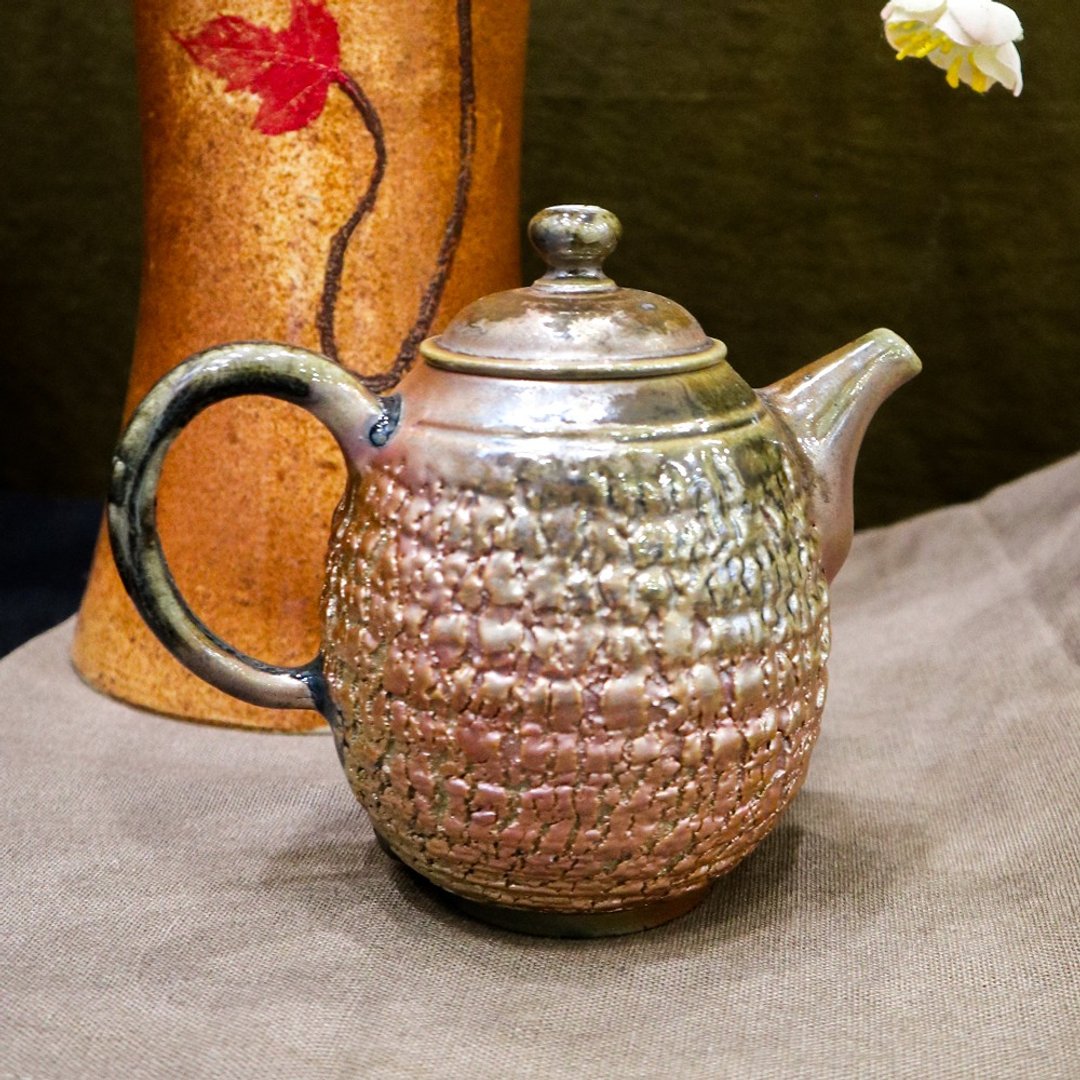 【新作壶型】地裂金丰 手工柴烧金彩开片壶 250cc - 茶具/茶杯 - 陶 金色