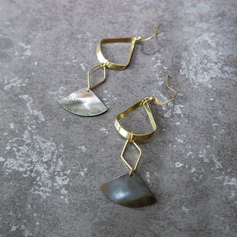 几何 扇形天然黑蝶贝长耳环 - 耳环/耳夹 - 铜/黄铜 金色