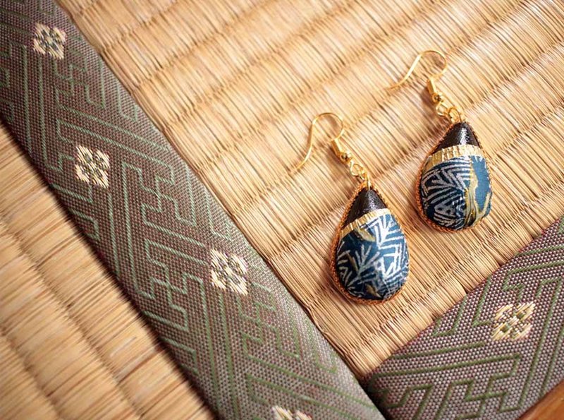 日本纸耳环　泪状冰花的图案 - 耳环/耳夹 - 纸 蓝色