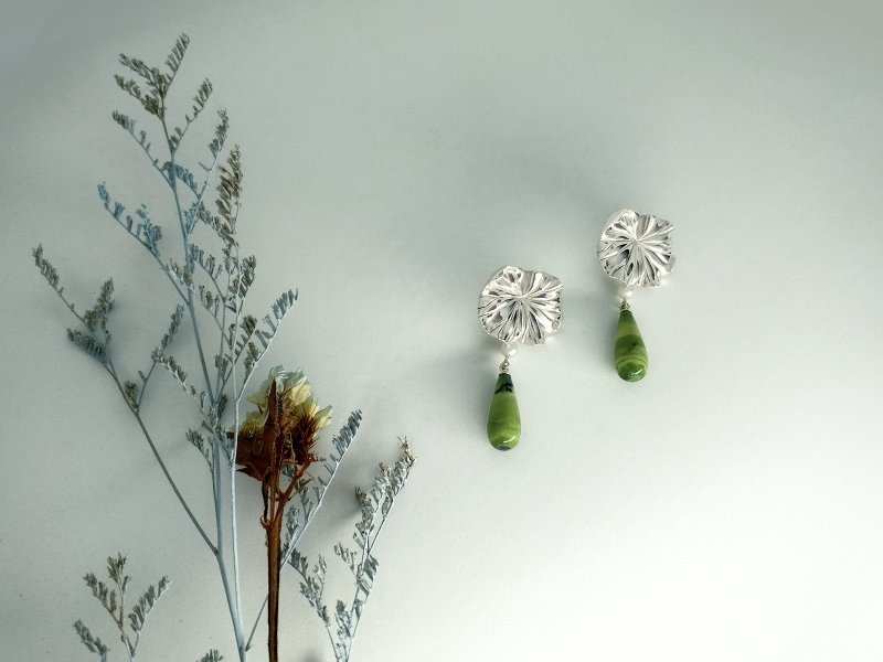 刻一幅画系列   荷叶2号耳针/耳环/宝石限定/绿蛋白石 - 耳环/耳夹 - 纯银 
