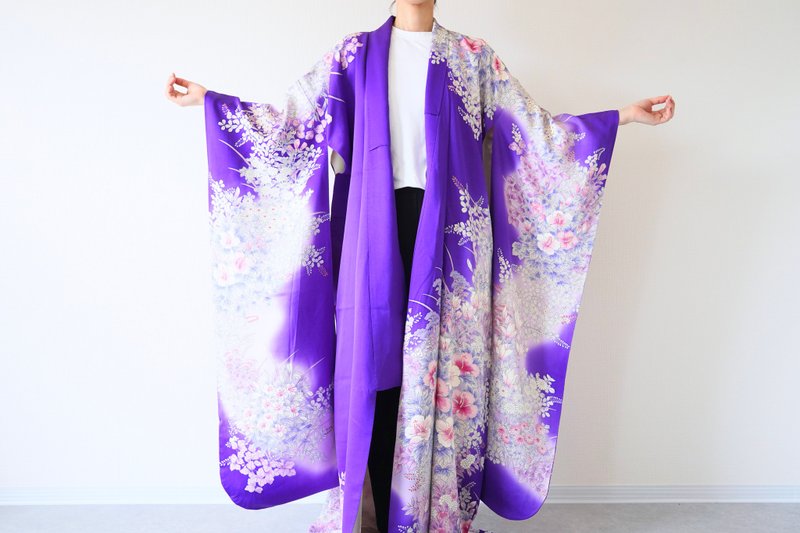 KIMONO, floral kimono, Kimono dress, Wedding kimono, long kimono, vintage kimono - 晚装/礼服 - 丝．绢 紫色