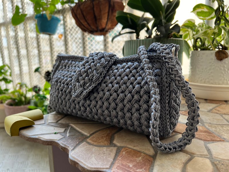 全手工编织银灰色包包 - 侧背包/斜挎包 - 绣线 黑色