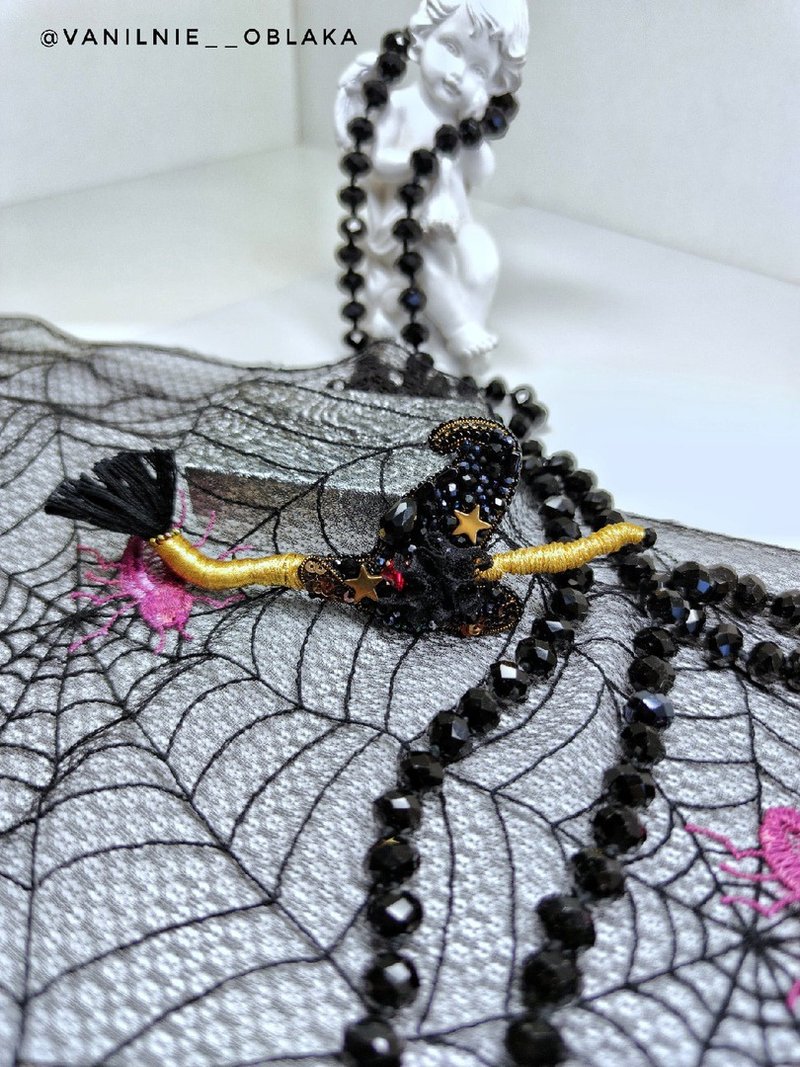 胸针 女巫胸针 扫帚 胸针 帽子 胸针 黑魔法 魔法帽和扫帚 - 胸针 - 水晶 黑色