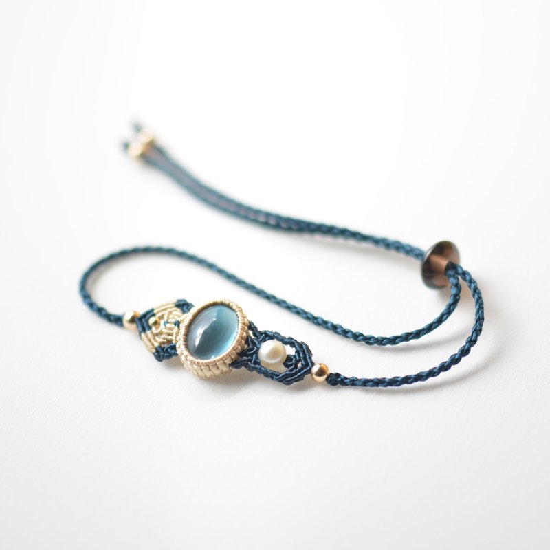 London Blue Topaz / Silk Macrame Bracelet - 手链/手环 - 宝石 蓝色