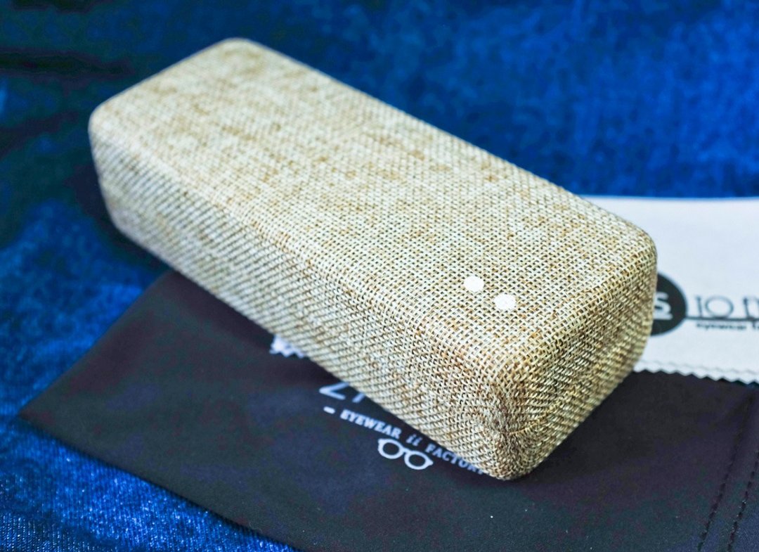 【福利品】2is Bx06HL 眼镜盒│方形眼镜盒│布面 卡其色│眼镜盒 - 眼镜盒/眼镜布 - 其他金属 卡其色