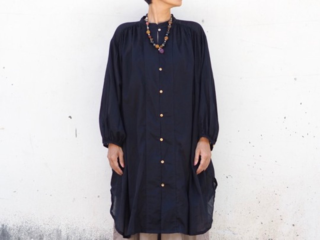 There is a sense of sheerness. Cotton gather blouse short / black - 女装上衣 - 棉 黑色