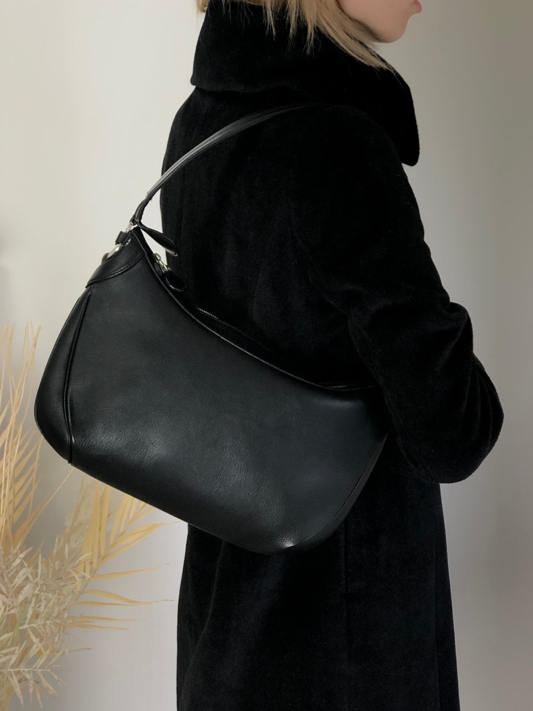 【VintageShop solo 日本直送中古包专卖店】Salvatore Ferragamo 手提包 黑色 Gancini 皮革 AF-21 4358 xn4ijj - 手提包/手提袋 - 真皮 黑色