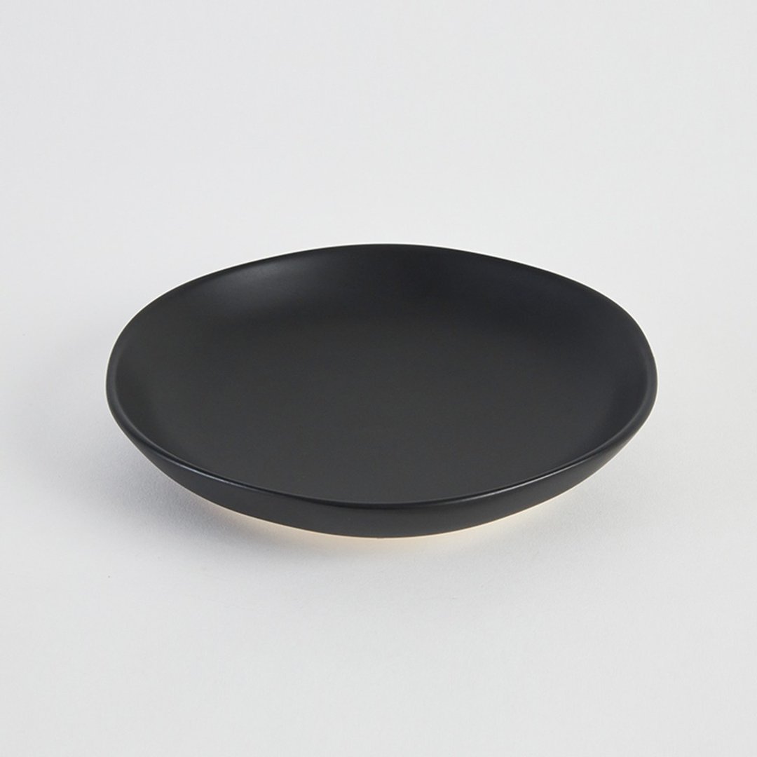 KOGA 许家陶器品 陶质六角中盘 (尖山黑) - 盘子/餐盘/盘架 - 陶 黑色