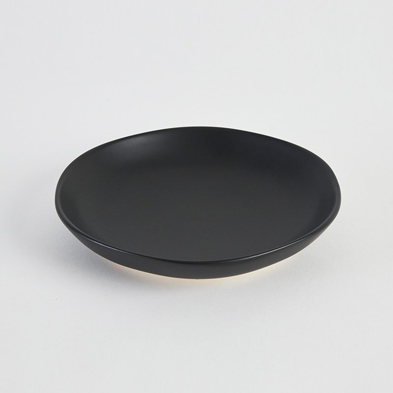 KOGA 许家陶器品 陶质六角中盘 (尖山黑) - 盘子/餐盘/盘架 - 陶 黑色