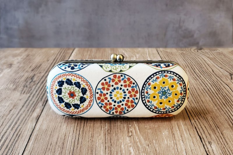 北欧风 波兰图腾  口金盒 眼镜盒 - 眼镜盒/眼镜布 - 棉．麻 