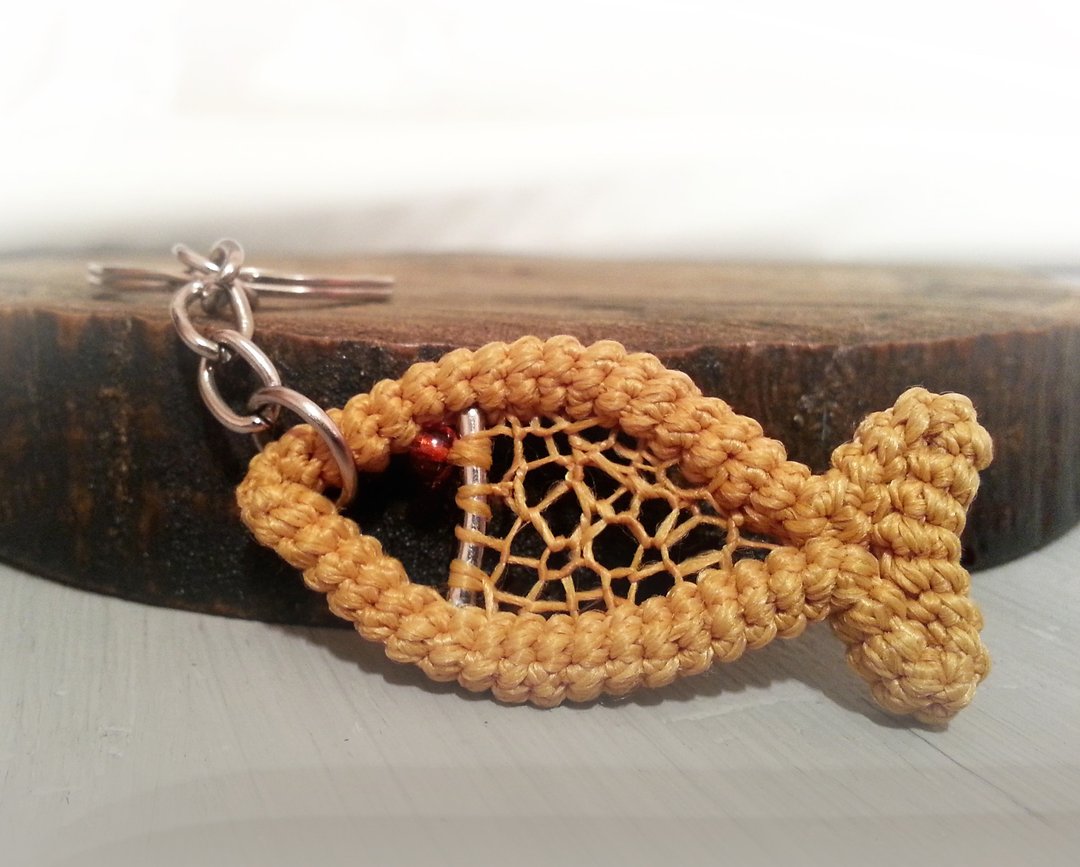 Goldfish Keychain Small Crochet Fish Charm Key Ring Fish lovers Gift Sign Pisces - 钥匙链/钥匙包 - 绣线 黄色