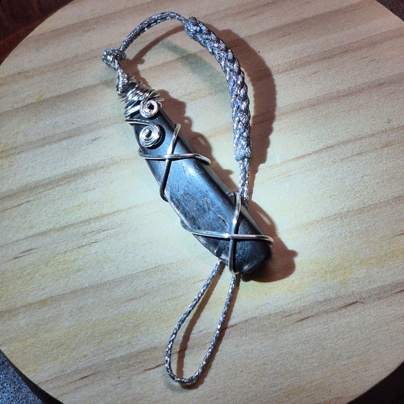 •招财小精灵 2• 金运石 | 紫苏辉石 原矿手作绕线吊饰/吊坠/包挂 - 吊饰 - 石头 黑色