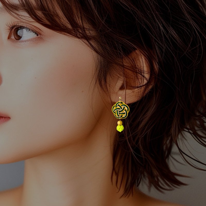 日系绿色水引梅结与玉结设计的手工耳环 - 耳环/耳夹 - 丝．绢 绿色