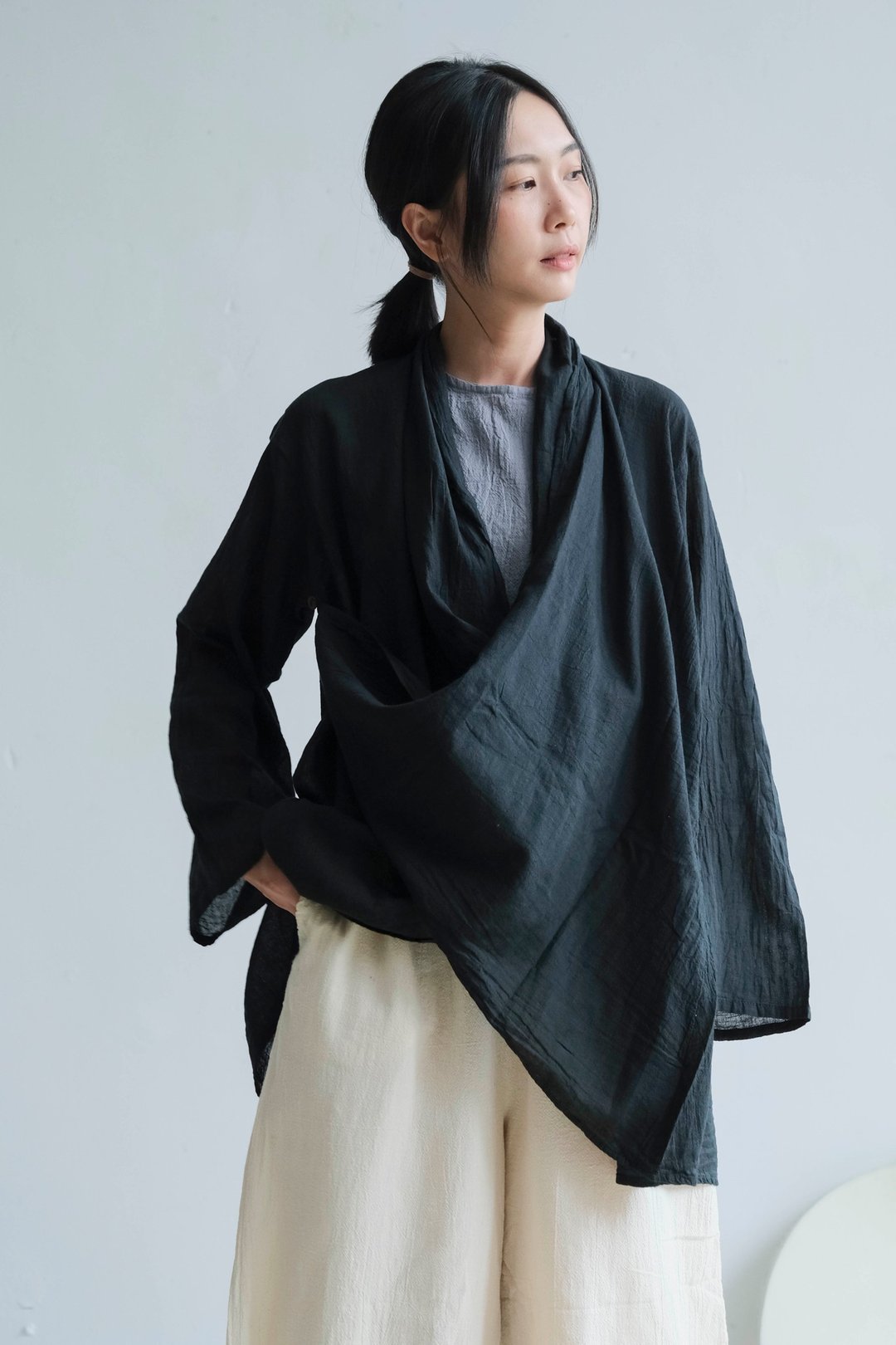 长袖堆领薄罩衫 / 慕斯布 黑 - 女装休闲/机能外套 - 棉 黑色