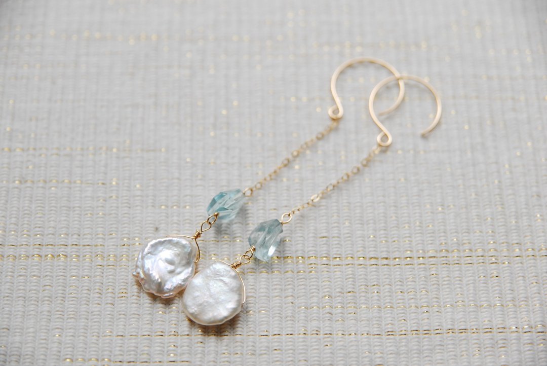 Petal poppy and aquamarine earrings 14kgf - 耳环/耳夹 - 珍珠 蓝色