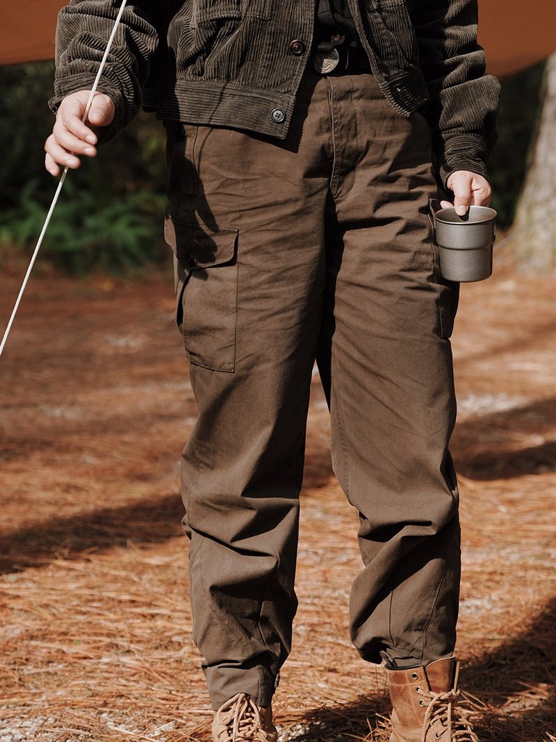栗咖 2色 飛鳥山巒 美式地勤多口袋軍工裝褲 植物染寬鬆中性長褲 - 女装长裤 - 棉．麻 咖啡色
