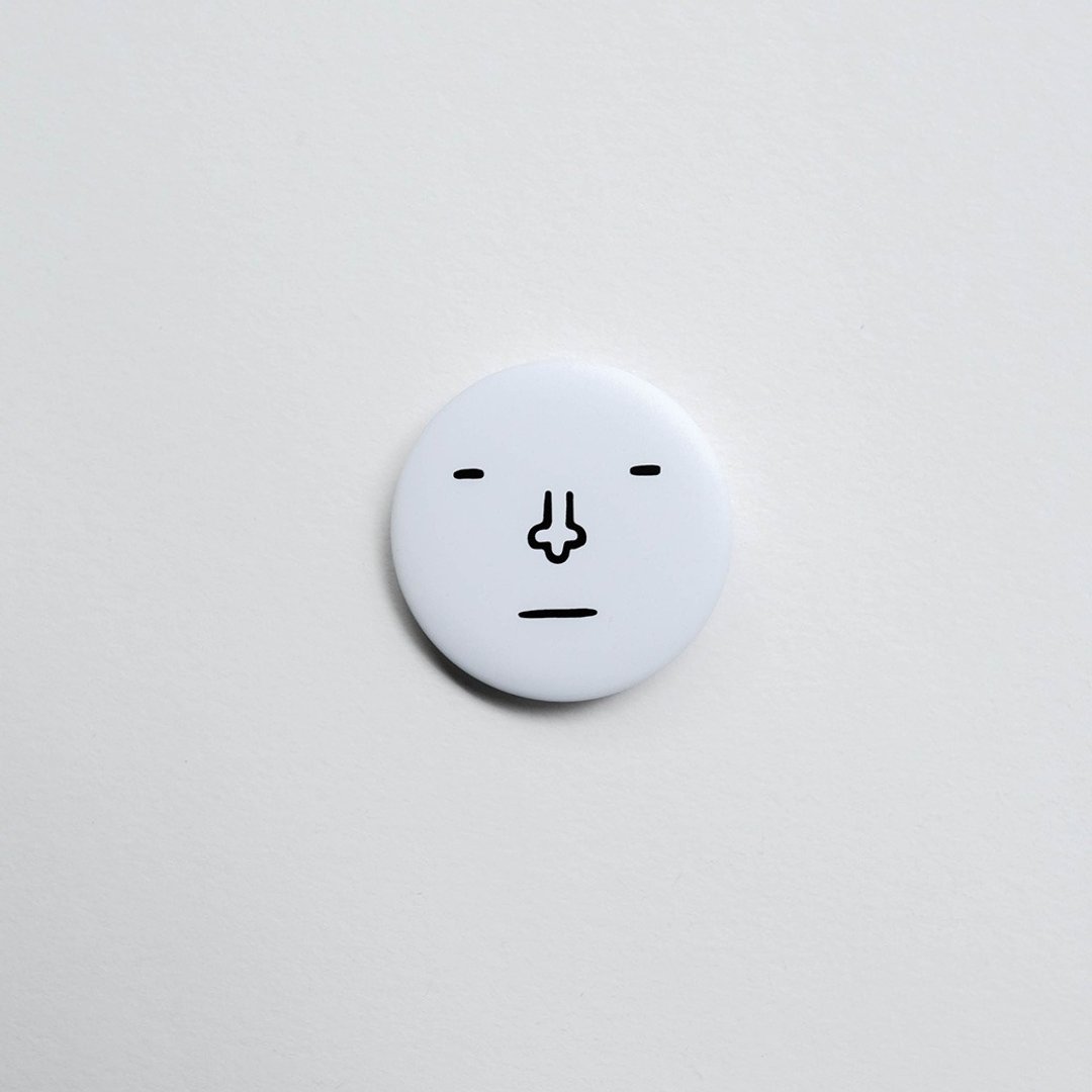 WHOSMiNG - PIN别针 FACE - 胸针 - 塑料 白色