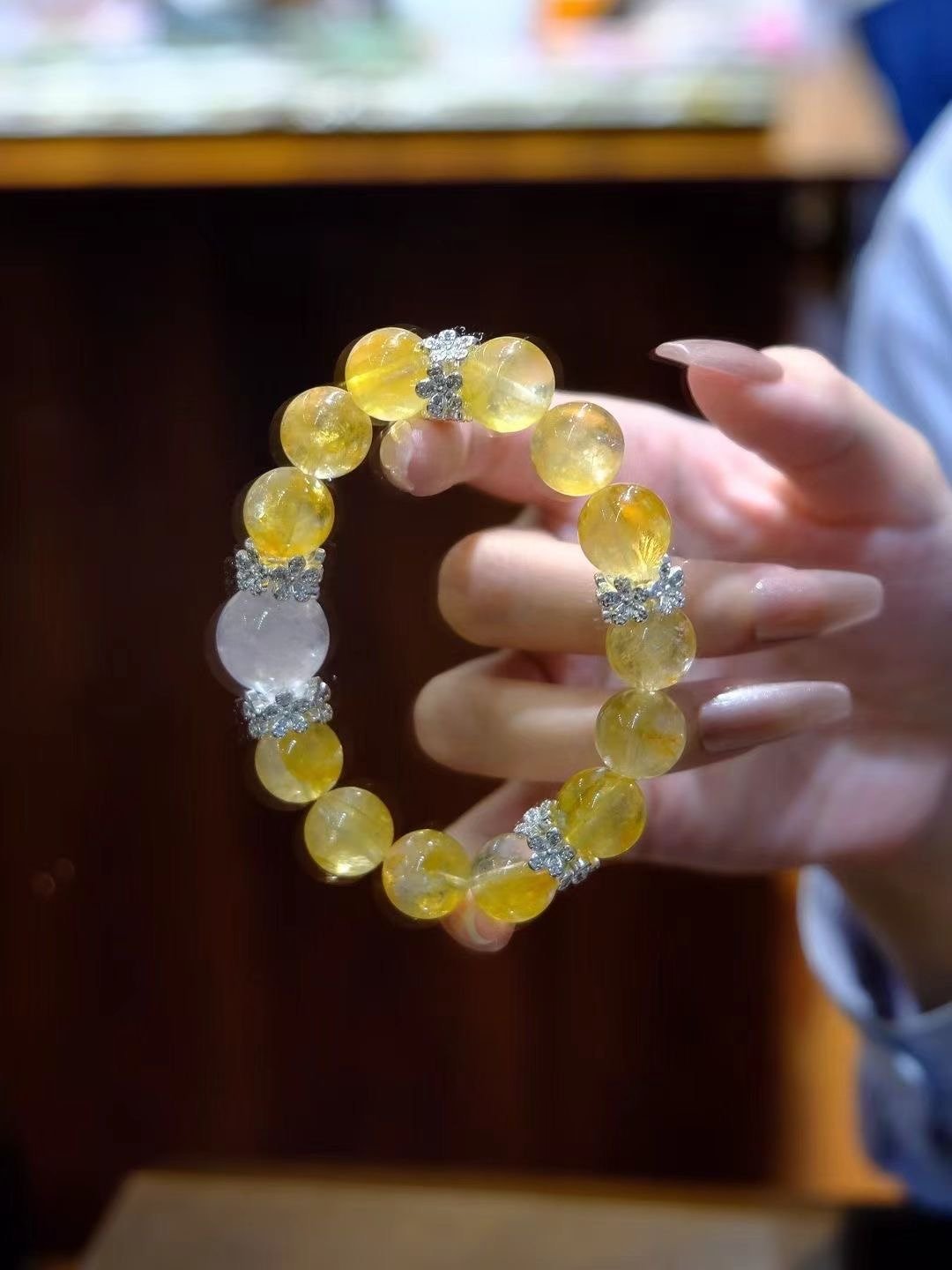 折桂泠 12mm秋意黄胶花手链搭配15m白幽灵 招财进宝 旺事业 - 手链/手环 - 玉石 
