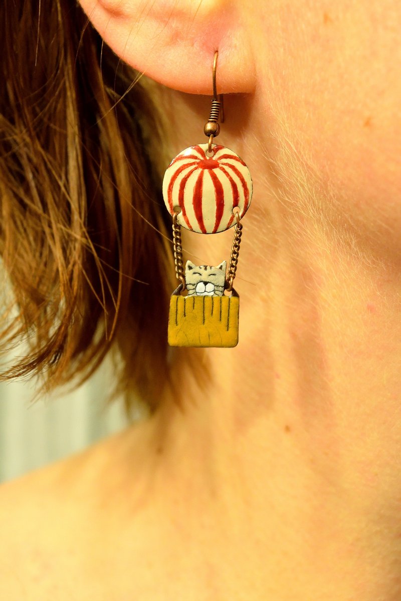 White Cat Earrings, Enamel Earrings, Hot Air Balloon, Cat Enamel Jewelry, - 耳环/耳夹 - 珐琅 