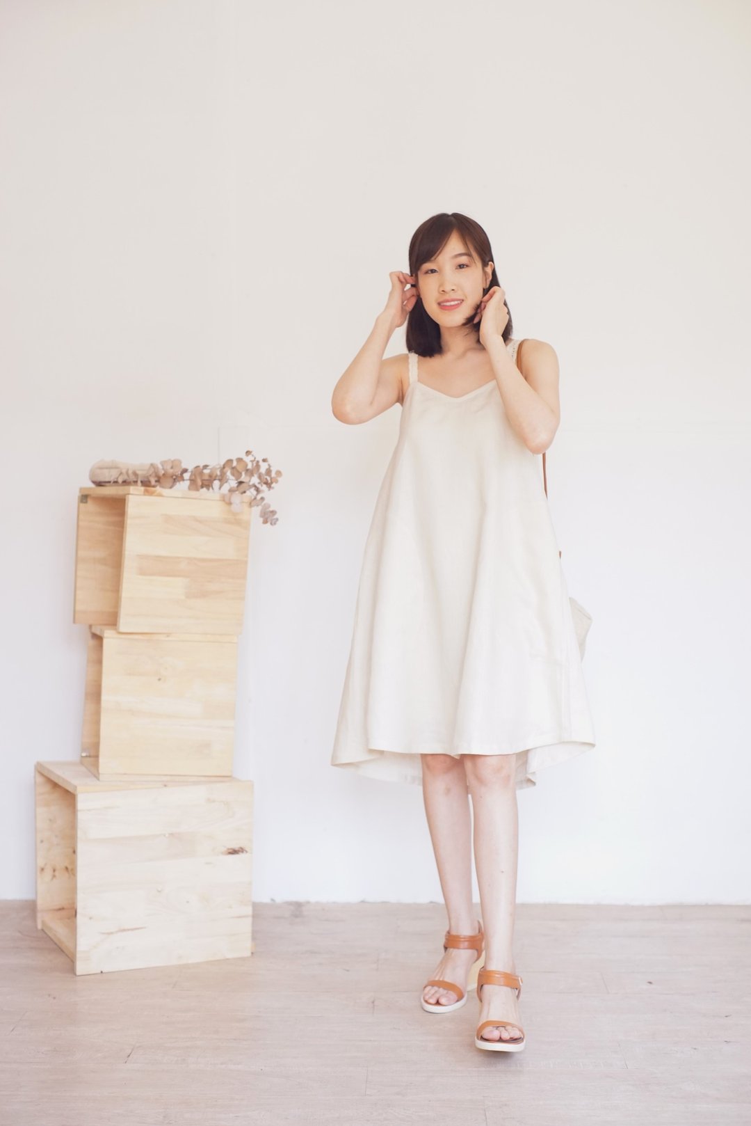Lady Dress  with Lace Spaghetti Strap Natural Linen. - 女装上衣 - 棉 黄色