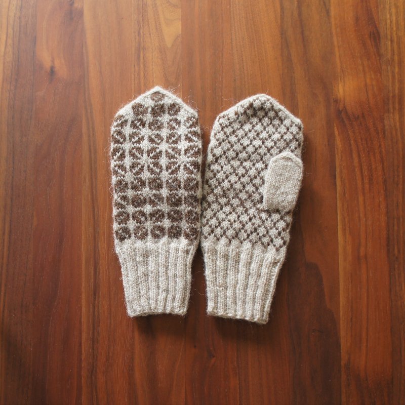 Latvian traditional pattern mittens beige Brown - 手套 - 羊毛 卡其色