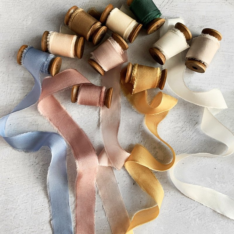 Hand Dyed Silk Ribbon on Wood Spool | 0.8 inch x 3 yards | Many Color Available - 包装材料 - 丝．绢 多色