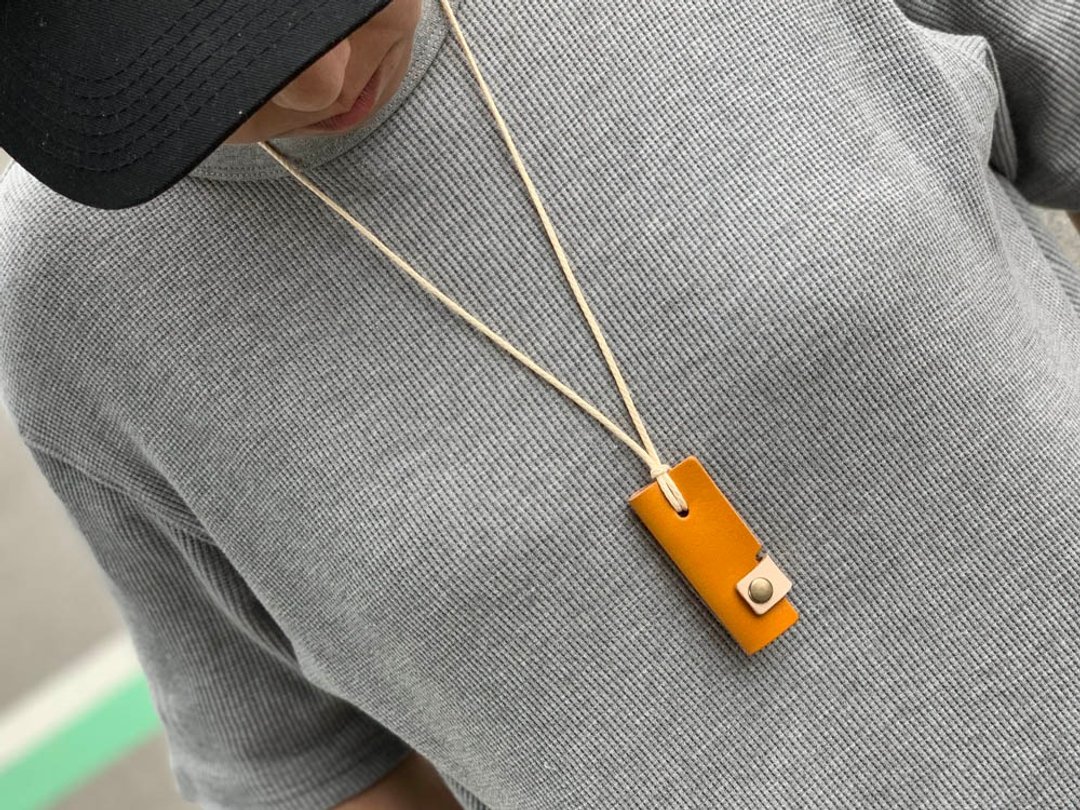 OTONA Happy honey butter on the chest Adult mosquito key chain Key cover neck OKK-CWW-W - 钥匙链/钥匙包 - 真皮 橘色