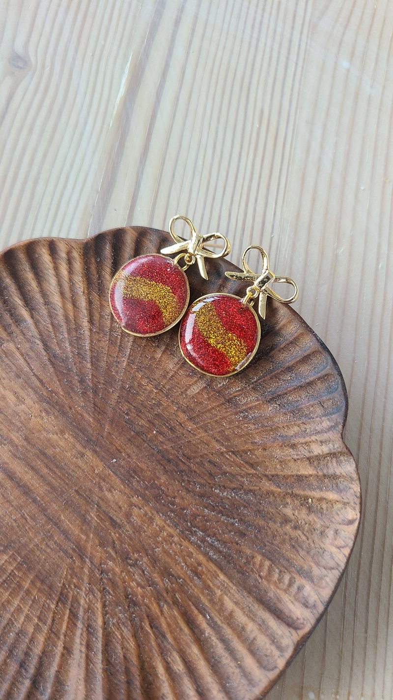 【圣诞限定】缤纷闪烁圣诞球耳环-红 礼物 生日 派对 - 耳环/耳夹 - 塑料 红色