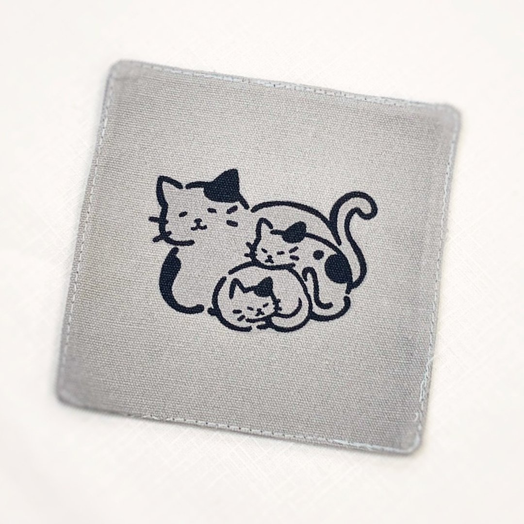【插画款】团圆猫 | 帆布杯垫－2入组 - 杯垫 - 棉．麻 多色