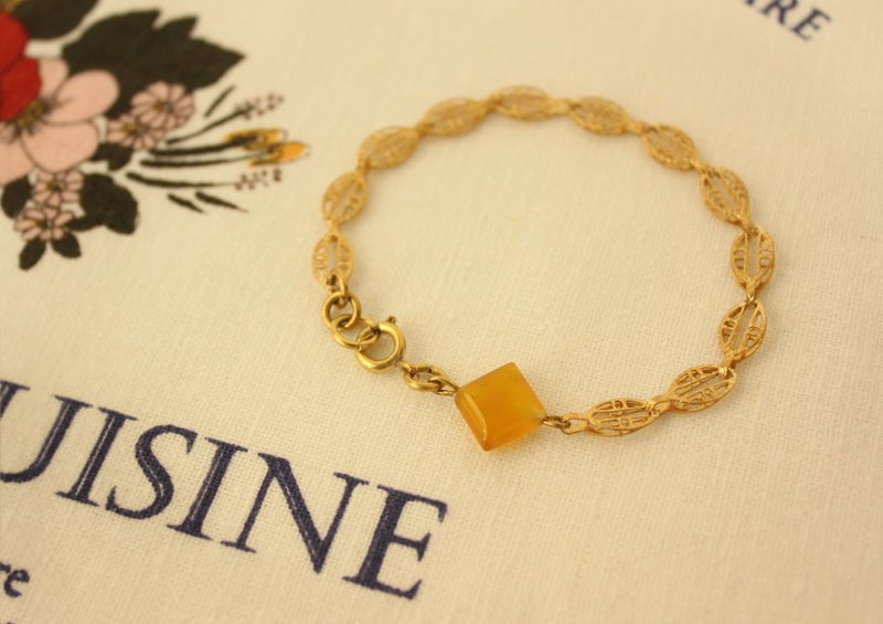 *hippie* Fasa│法萨 复古镂空刻纹黄铜片链菱形玉髓手链 - 手链/手环 - 其他金属 金色