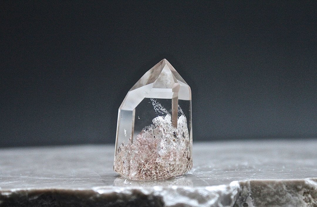 石栽 SHIZAI-白异象水晶柱-含底座 - 摆饰 - 水晶 白色