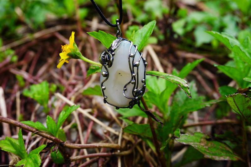 雨夜玫瑰 坠饰 宝石纯银手工项链 - 项链 - 水晶 白色