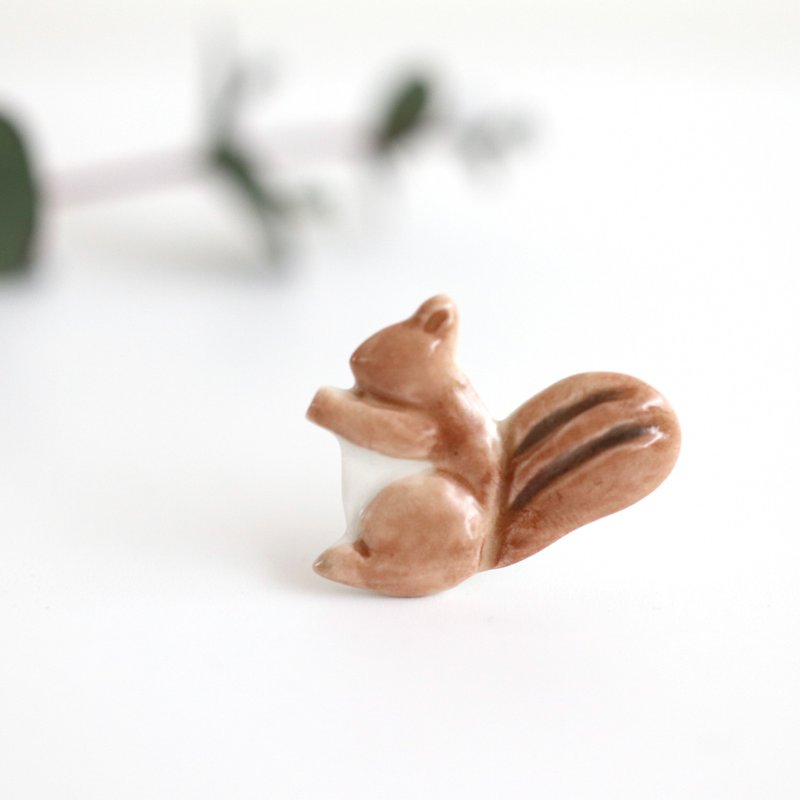 Squirrel brooch - 胸针 - 瓷 咖啡色