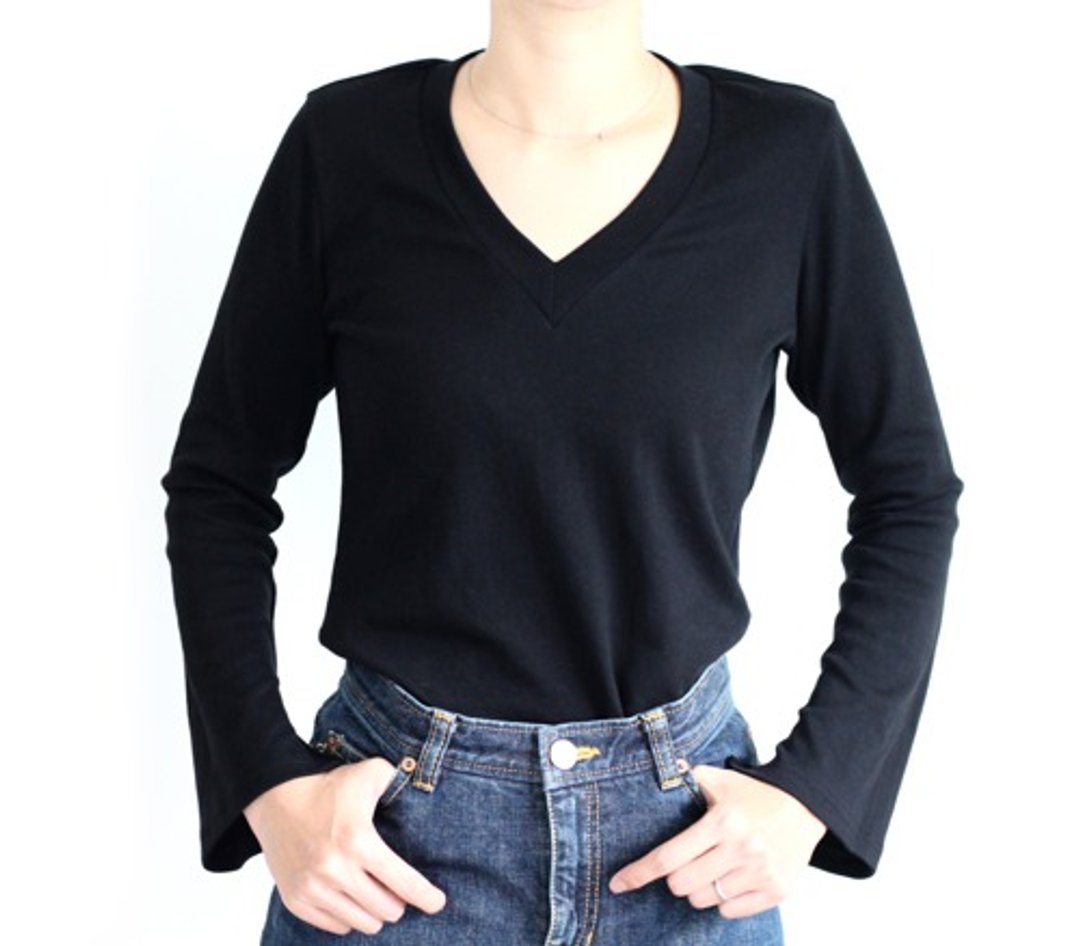 Adult slit sleeve V-neck T-shirt with a focus on shape [Available in sizes and colors] - 女装上衣 - 棉 