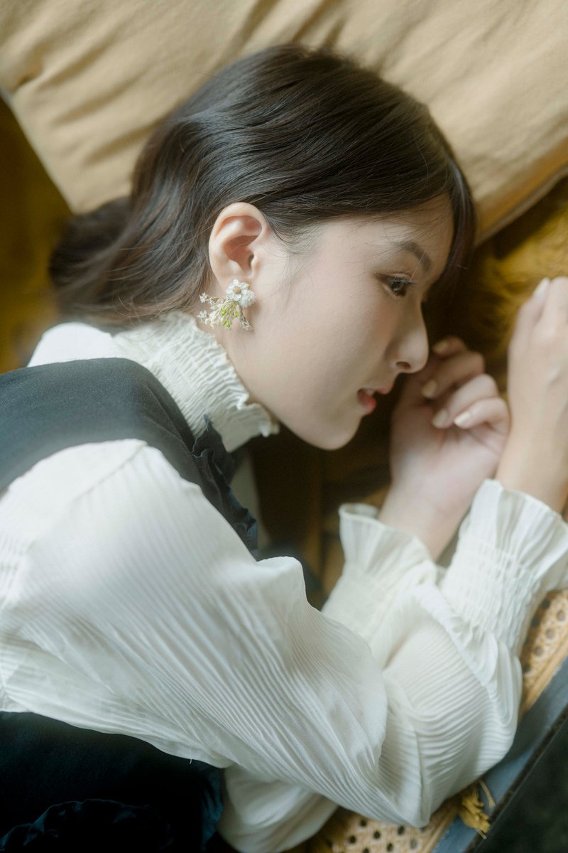 小花束耳环 Rachel Earrings - 耳环/耳夹 - 植物．花 白色