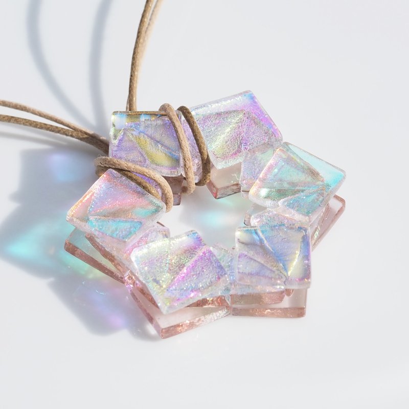 【Premium】幻彩极光结晶玻璃项链 (雪花结晶造型) 【接单制作】 - 项链 - 玻璃 粉红色