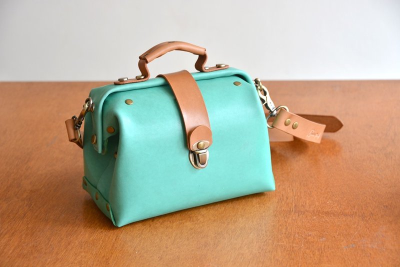 Fading Mist 粉湖水绿色植鞣牛皮革迷你医生口金包 - 侧背包/斜挎包 - 真皮 绿色