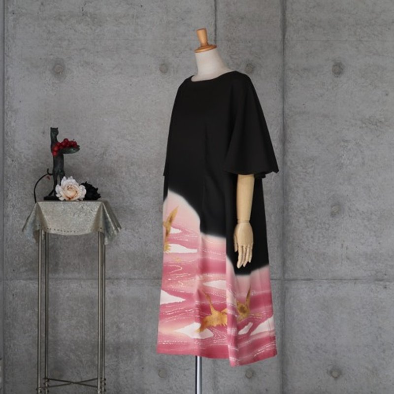 Pinkoi 代购 - 黑色长袍连身裙，荷叶边袖子/均码适合所有和服翻版和服 - 洋装/连衣裙 - 棉 