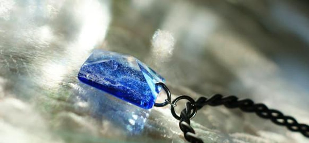 [Made to order] Crystal blue Pyramid - 项链 - 其他金属 蓝色