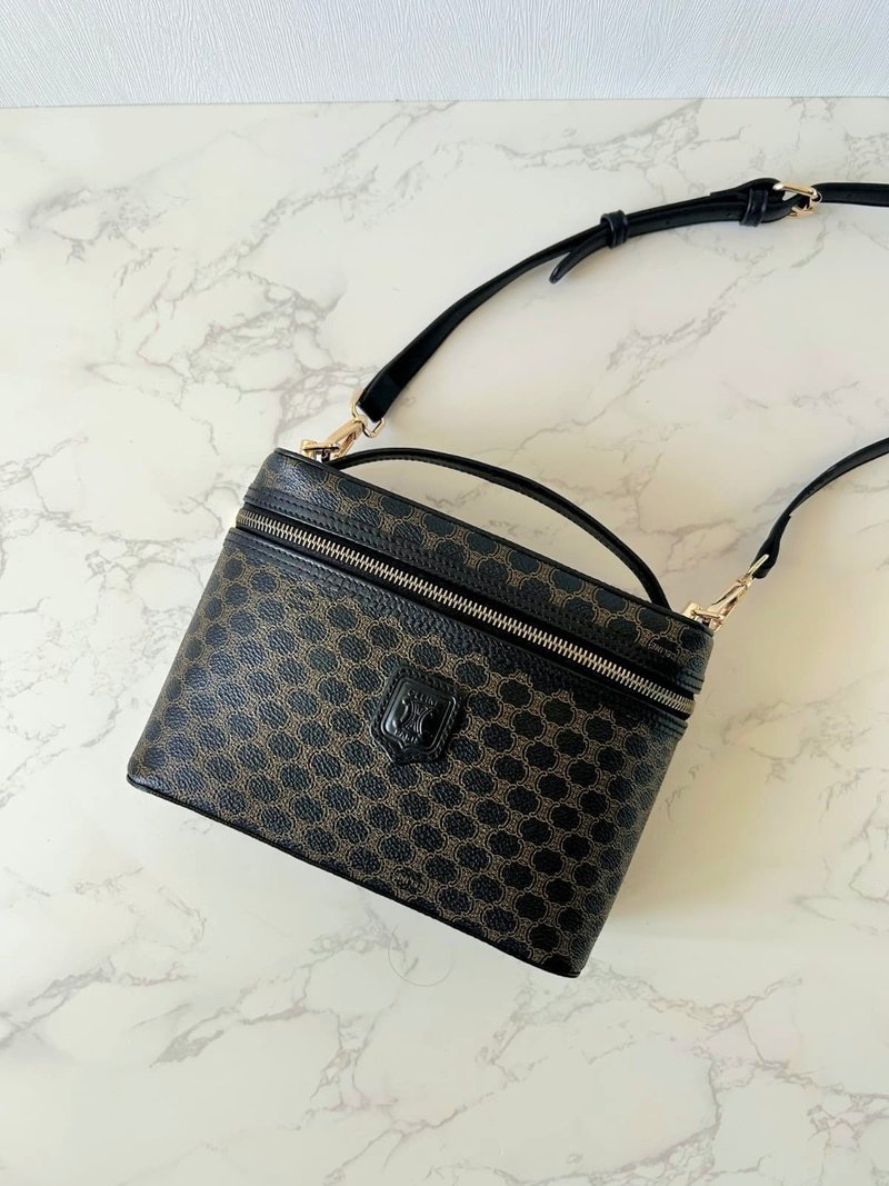 稀有款中古二手Celine黑色老花盒子侧背包 斜背包 皮革包 单肩包 - 侧背包/斜挎包 - 真皮 黑色