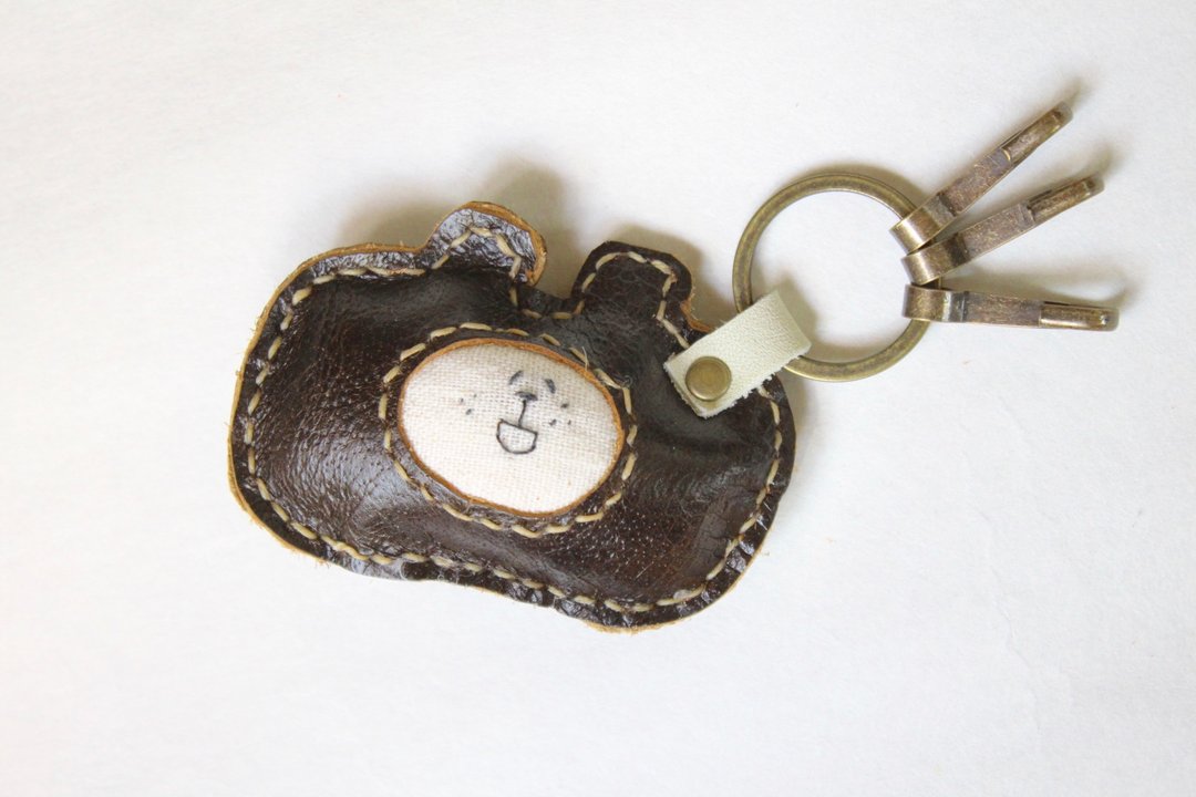 The key ring made with black leather - 钥匙链/钥匙包 - 真皮 黑色
